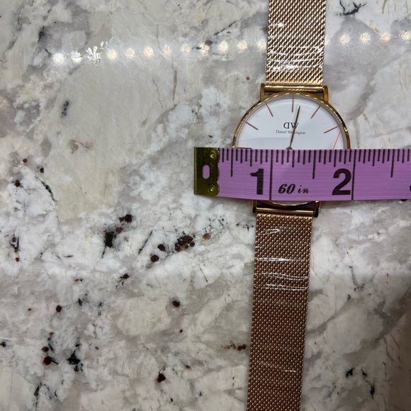 Daniel Wellington Rose Gold Women’s Watch - Picture 4 of 6